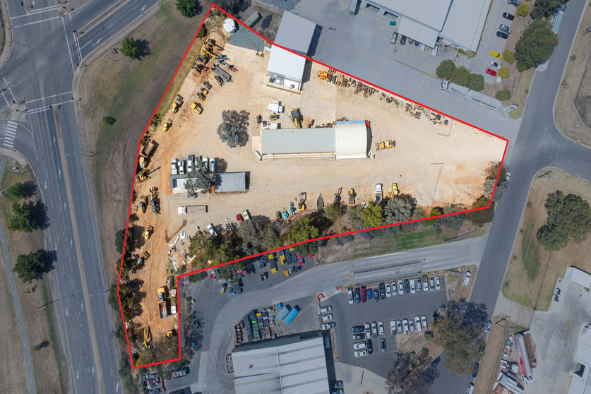 Click to view all images 16 Reiff Street Lavington NSW 2641 - Image 2