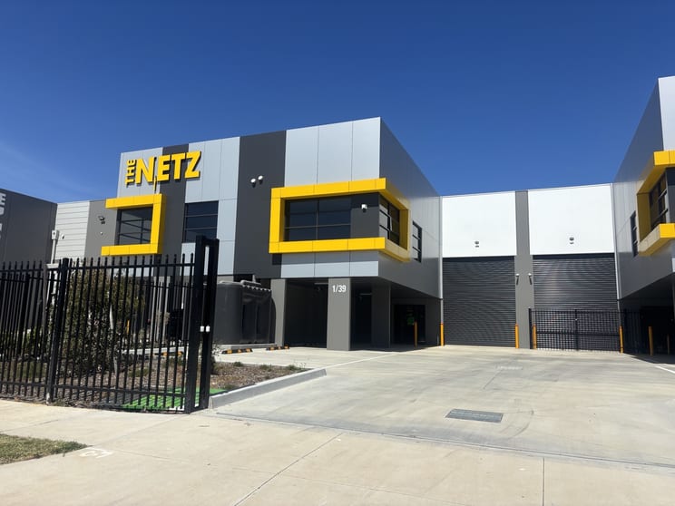Click to view all images 1/39 Robbins Circuit Williamstown North VIC 3016 - Image 2