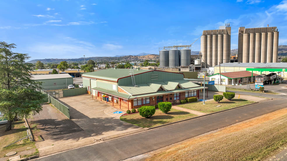 Click to view all images 33 Gunnedah Road Tamworth NSW 2340 - Image 2