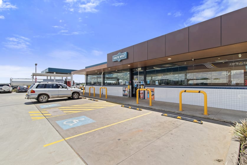Click to view all images 56-60 Yass Road Cootamundra NSW 2590 - Image 2