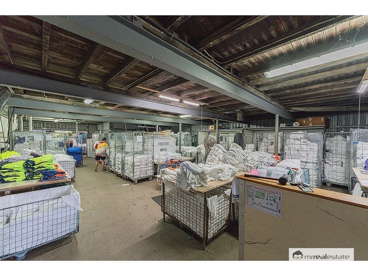 Click to view all images 250-252 Denison Street Rockhampton City QLD 4700 - Image 2