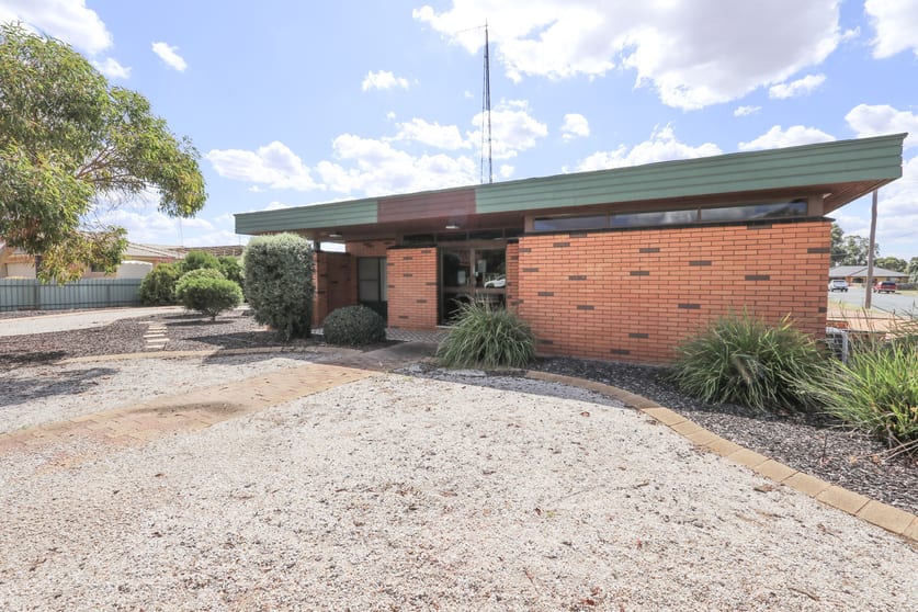 Click to view all images 31-33 Main Street West Wyalong NSW 2671 - Image 3