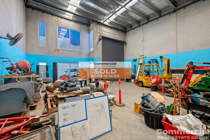 Click to view all images 2/20 Canterbury Road Braeside VIC 3195 - Image 2