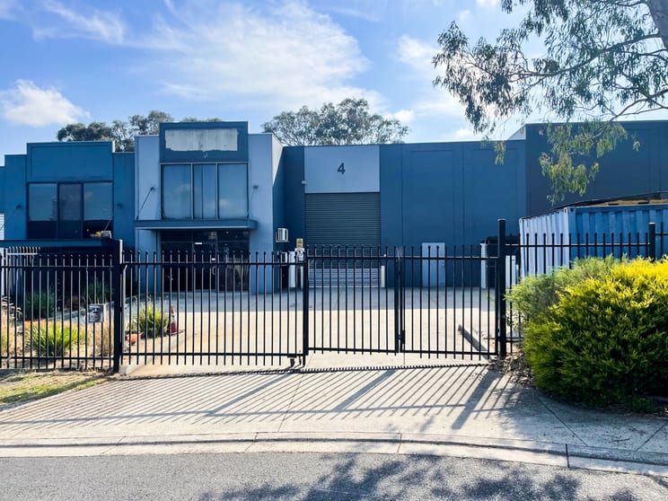 Click to view all images 4 Eastlink Drive Hallam VIC 3803 - Image 2