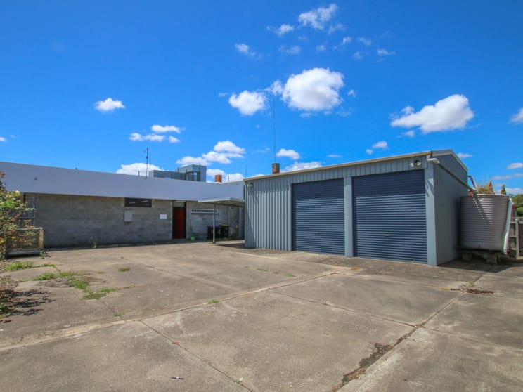 Click to view all images 89 Dunlop Street Mortlake VIC 3272 - Image 2