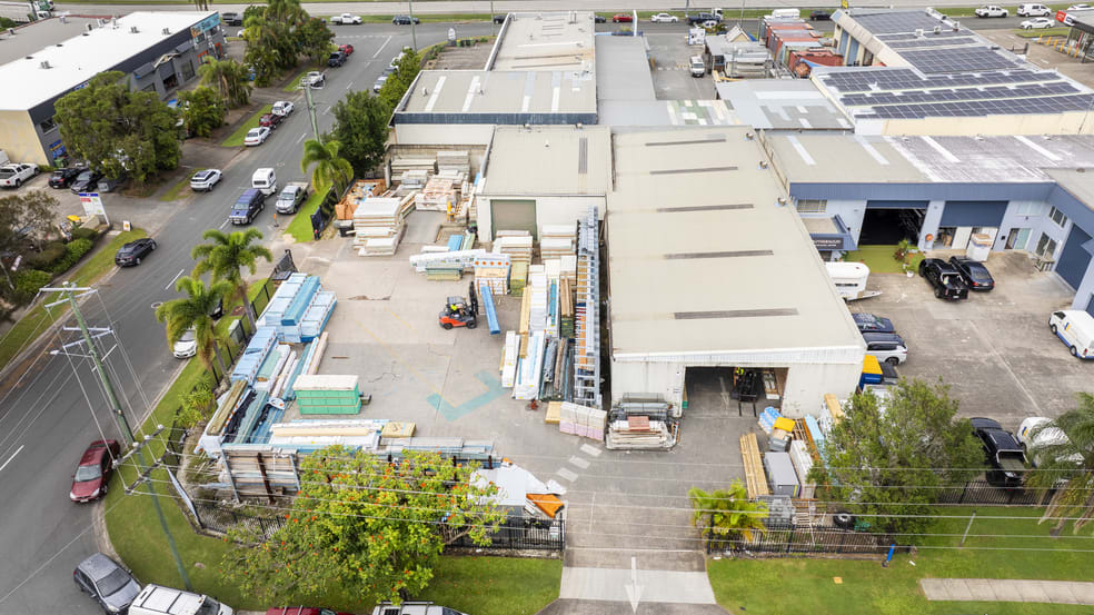 Click to view all images 7 Hampton Road & 11 Central Drive Burleigh Heads QLD 4220 - Image 3