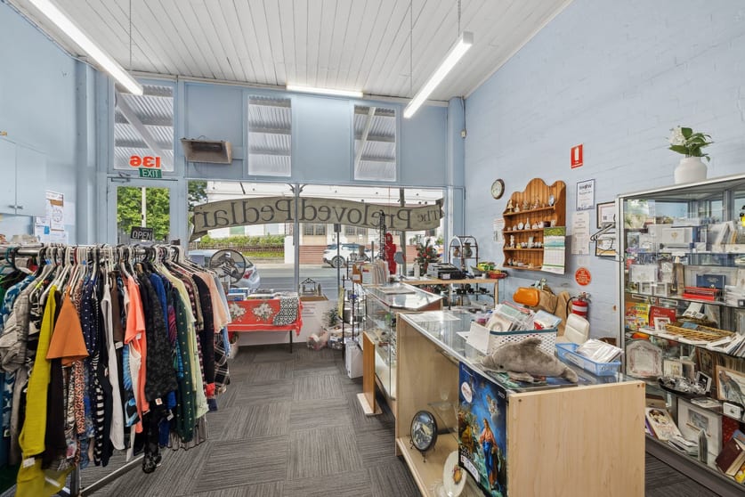 Click to view all images 136 Mollison Street Kyneton VIC 3444 - Image 3