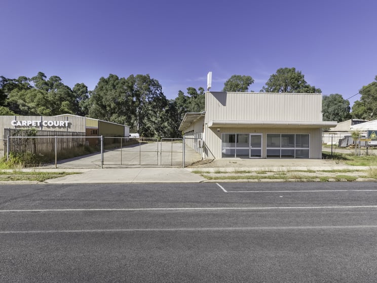 Click to view all images 8 Lowry Place Benalla VIC 3672 - Image 3