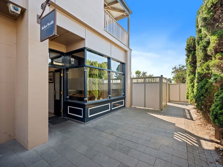 Click to view all images 4/22 Bank Street Port Fairy VIC 3284 - Image 3