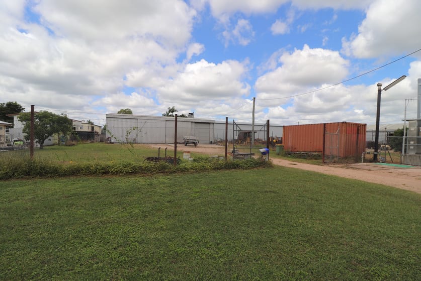 Click to view all images 9 Fifteenth Street Home Hill QLD 4806 - Image 3