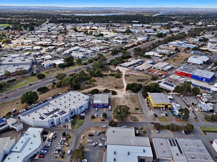 Click to view all images 10 Lively Place Mandurah WA 6210 - Image 3