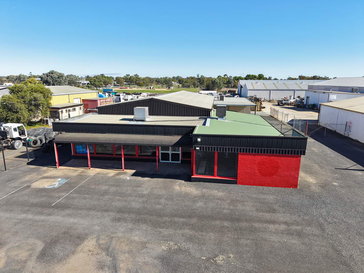 Click to view all images 48 William Street Cowra NSW 2794 - Image 3
