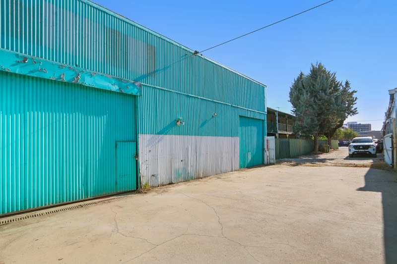 Click to view all images 585 A Smollett Street Albury NSW 2640 - Image 2