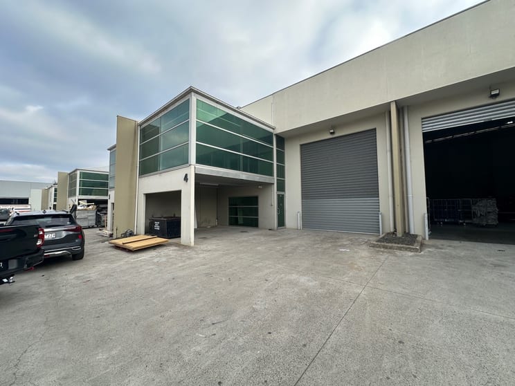 Click to view all images Units 4, 7/23 Nathan Drive Campbellfield VIC 3061 - Image 1