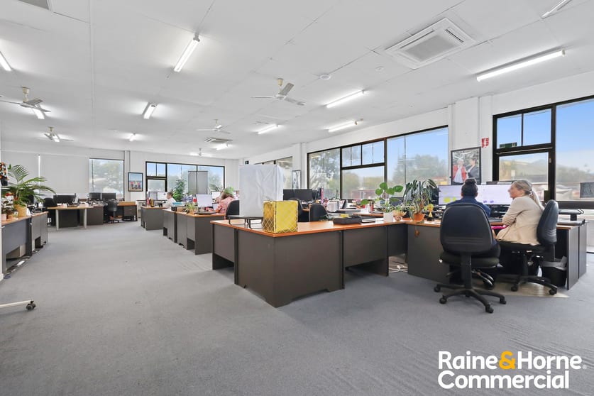Click to view all images 2 Chatham Street Margate QLD 4019 - Image 3