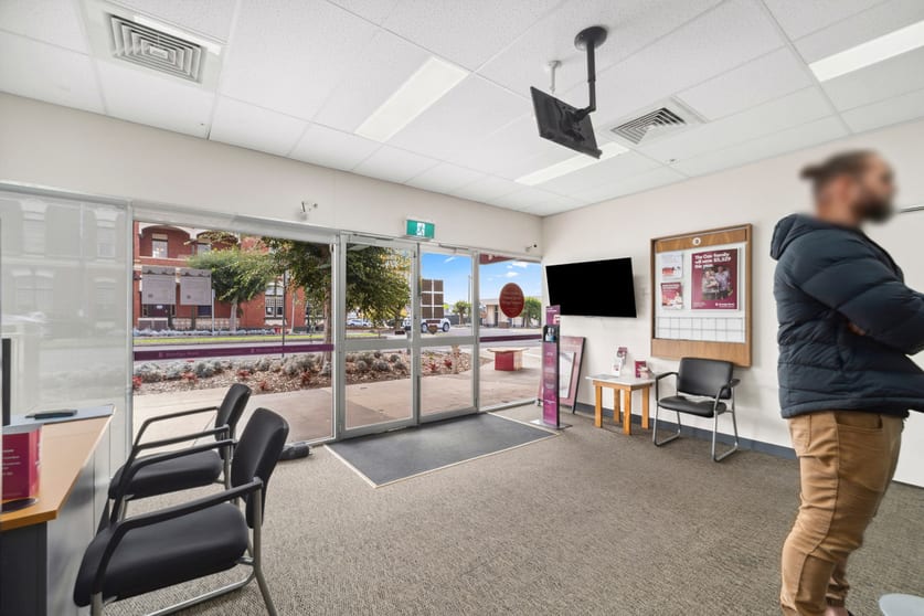 Click to view all images 37 Curdie Street Cobden VIC 3266 - Image 3