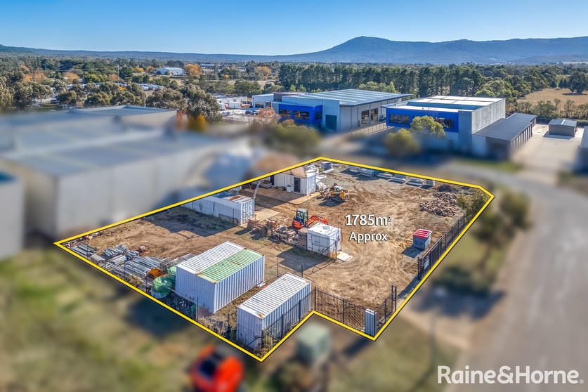Click to view all images 14 Meek Street New Gisborne VIC 3438 - Image 2