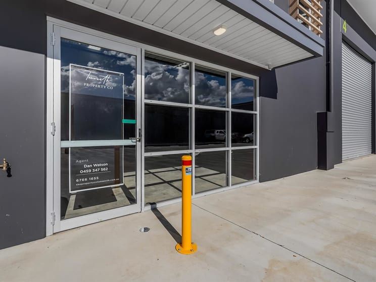 Click to view all images 4/10 Curtiss Close Taminda NSW 2340 - Image 2