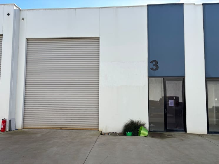 3/21-23 Futures Road Cranbourne West VIC 3977 - Image 1