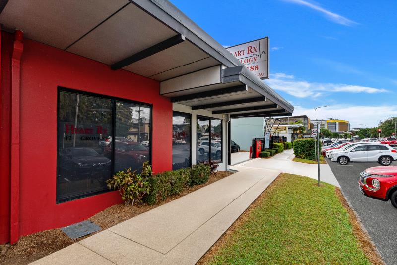 Click to view all images 12 Grove Street Cairns North QLD 4870 - Image 2