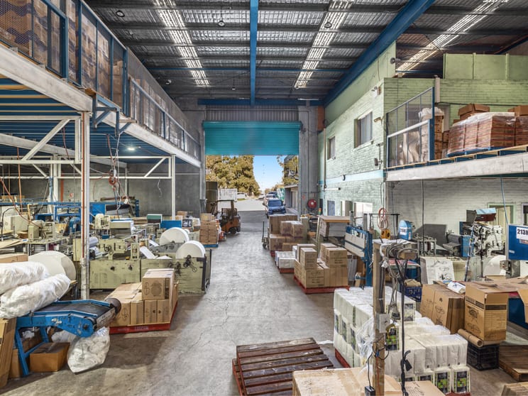 Click to view all images 23 Hallstrom Place Wetherill Park NSW 2164 - Image 3