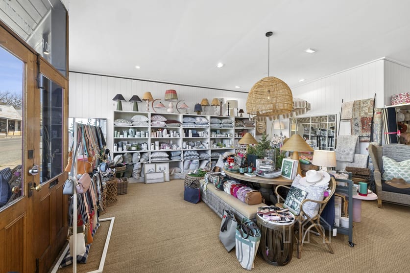 Click to view all images 30 & 30A Piper Street Kyneton VIC 3444 - Image 3