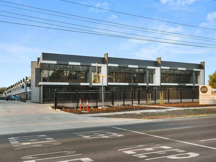 Click to view all images 1-3/158 Canterbury Road Bayswater North VIC 3153 - Image 2