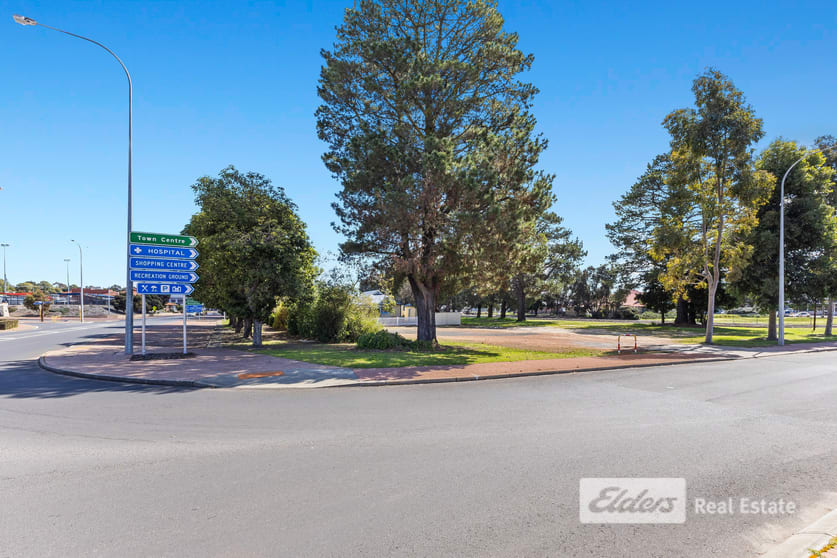 Click to view all images 74 Throssell Street Collie WA 6225 - Image 1