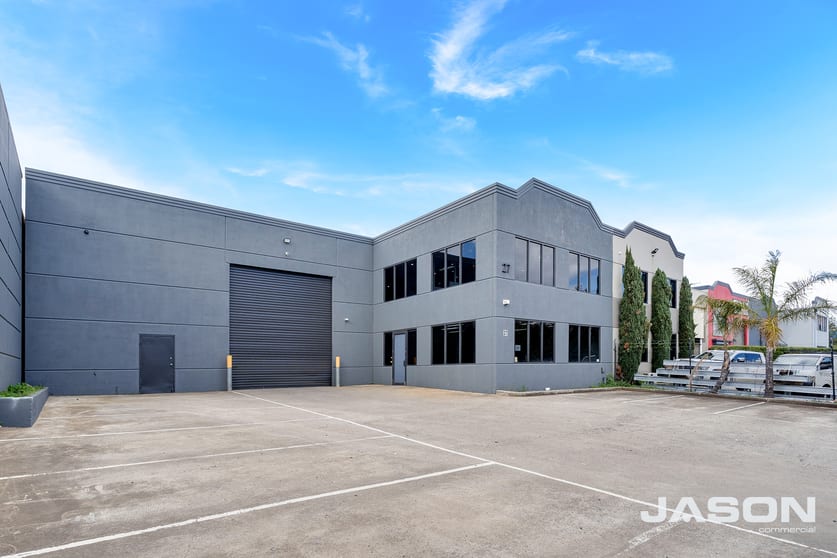 Click to view all images 27 Lambeck Drive Tullamarine VIC 3043 - Image 2