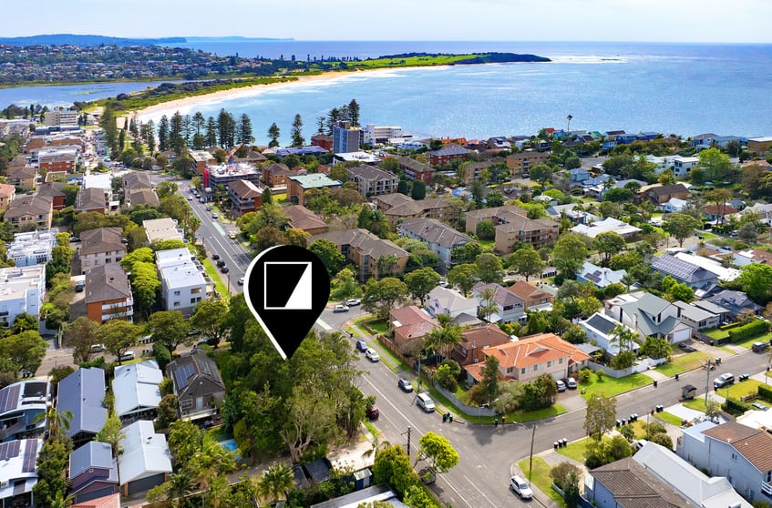 Click to view all images 66 Griffin Road North Curl Curl NSW 2099 - Image 2