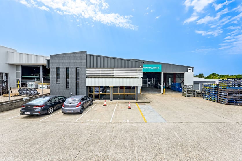 Click to view all images 25 Devlan Street Mansfield QLD 4122 - Image 2