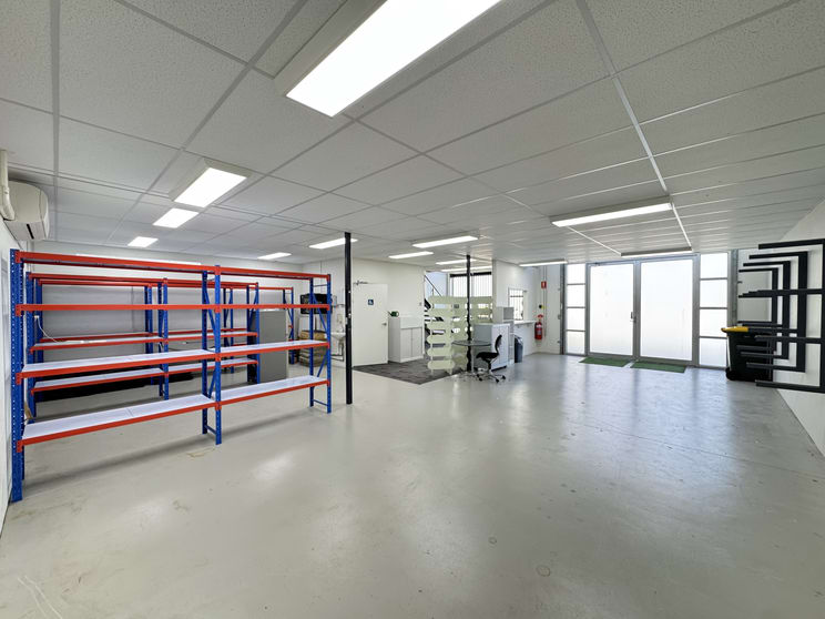 Click to view all images Unit 6, 9 Woolboard Road Port Melbourne VIC 3207 - Image 3