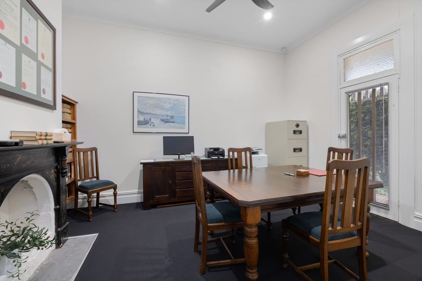 Click to view all images 566 Englehardt Street Albury NSW 2640 - Image 3