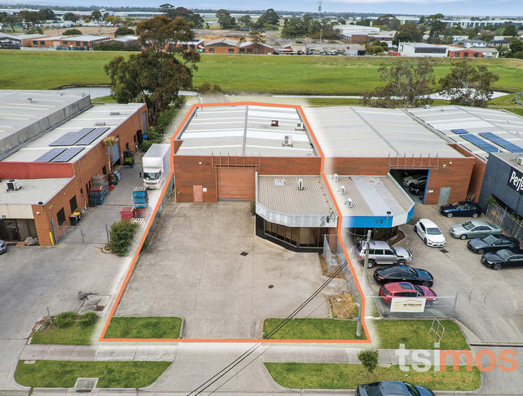 Click to view all images 57 Shearson Crescent Mentone VIC 3194 - Image 1