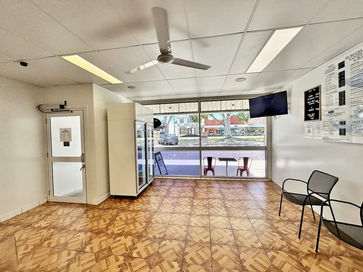 Click to view all images 82 Eighth Avenue Home Hill QLD 4806 - Image 3