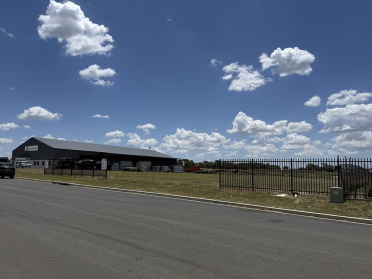 Click to view all images 11 Industrial Close Tamworth NSW 2340 - Image 3