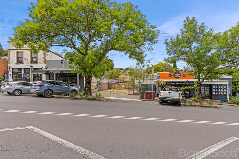 Click to view all images 121 Vincent Street Daylesford VIC 3460 - Image 2