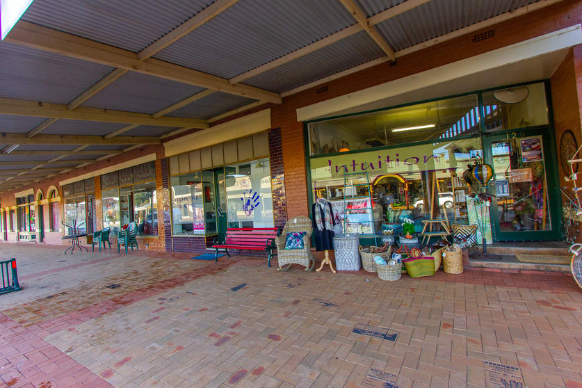 Click to view all images 131 Green Street Lockhart NSW 2656 - Image 2