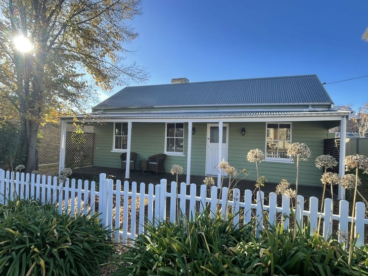 Click to view all images 194 Bourke Street Glen Innes NSW 2370 - Image 1