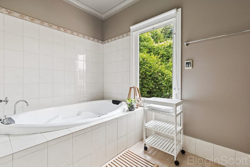 Click to view all images 65 Central Springs Road Daylesford VIC 3460 - Image 2