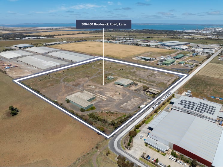 Click to view all images 300-400 Broderick Road Lara VIC 3212 - Image 2