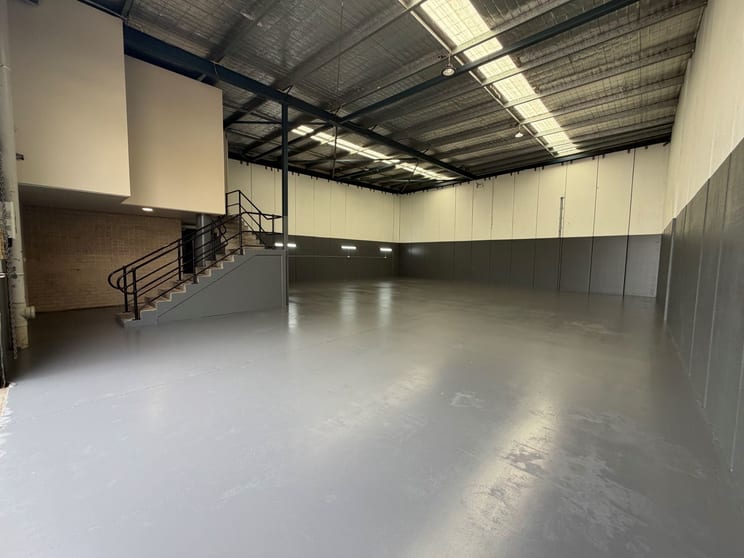 5/6 Cary Grove Minto NSW 2566 - Image 2