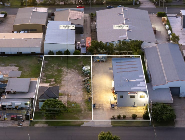 Click to view all images 3 & 5 Huntington Street Clontarf QLD 4019 - Image 1