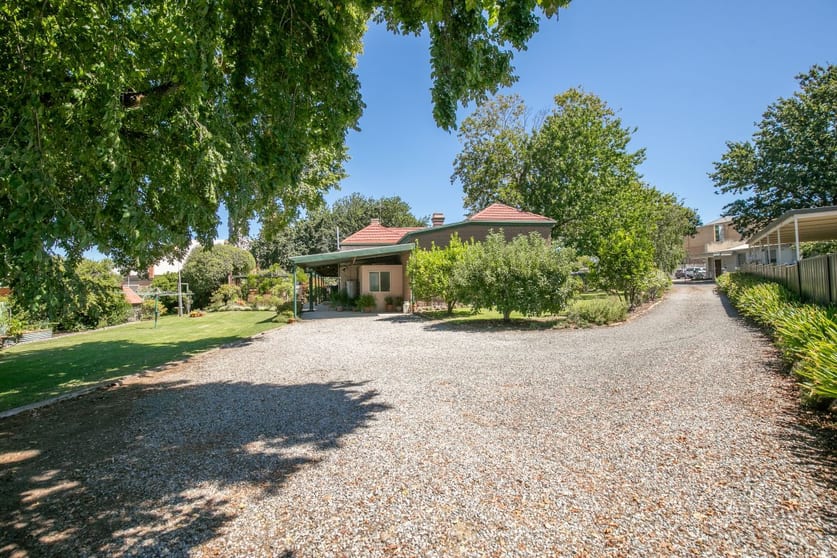 Click to view all images 11 Mann Street Mount Barker SA 5251 - Image 3