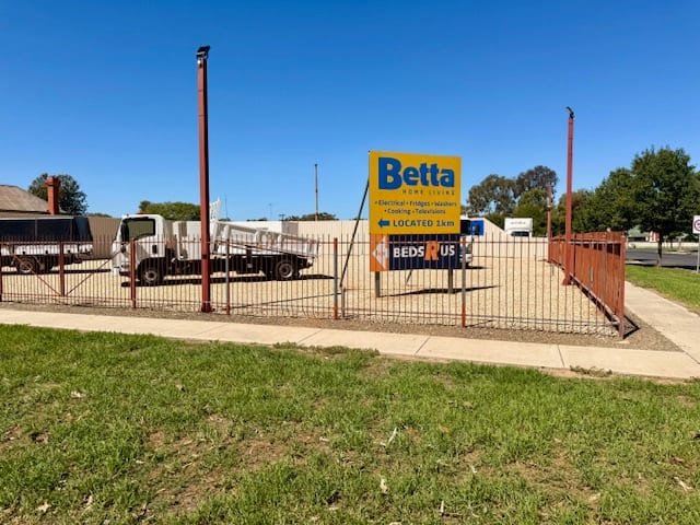 Click to view all images 218 - 220 Honour Avenue Corowa NSW 2646 - Image 1