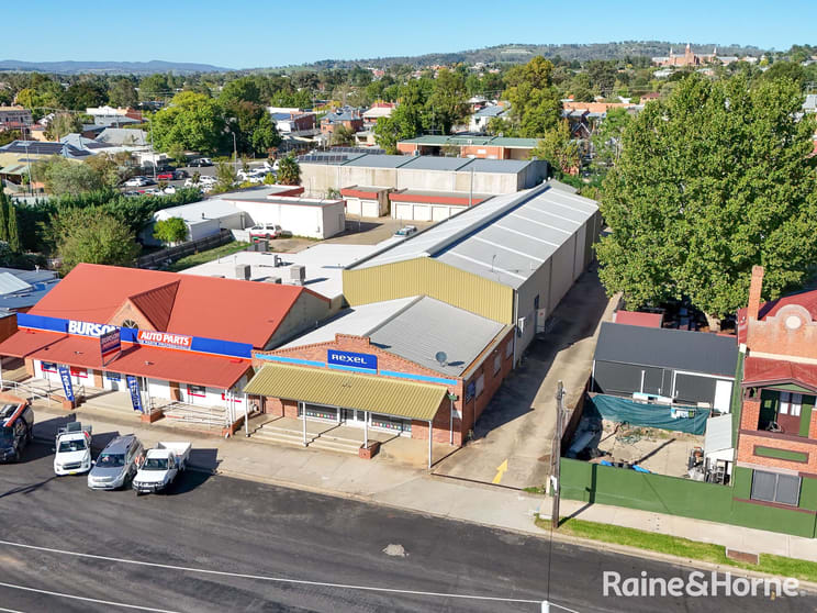 Click to view all images 110 Russell Street Bathurst NSW 2795 - Image 2