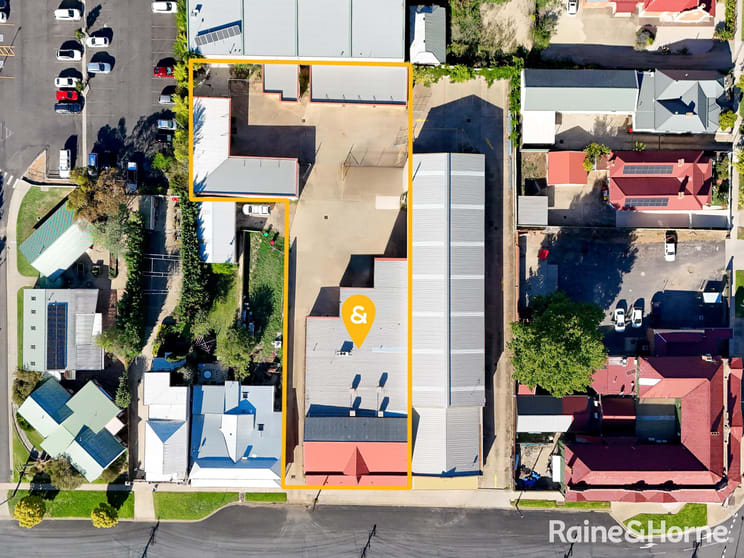 Click to view all images 106-108 Russell Street Bathurst NSW 2795 - Image 2