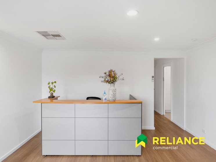 Click to view all images 36 Kings Road St Albans VIC 3021 - Image 3