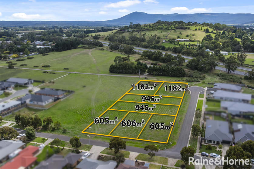 Click to view all images 17 Mckim Road Gisborne VIC 3437 - Image 2