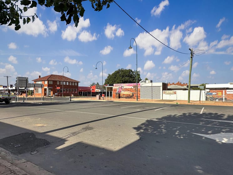 Click to view all images 15 Barton Street Cobar NSW 2835 - Image 3